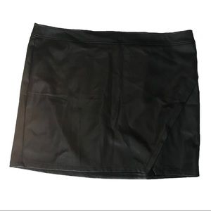 NWT Loft black faux leather skirt; size 24
